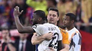 توبيخ ألماني لمدافع ريال مدريد لمحاولته الاعتداء على حكم«الكلاسيكو»
