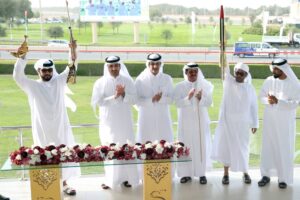 مهرجان المرموم التراثي ..«سمحة» تهدي سيف الإمارات لهجن الرئاسة
