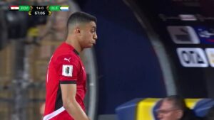 مصطفى محمد ينفعل على حسام حسن خلال لقاء مصر وسيراليون
