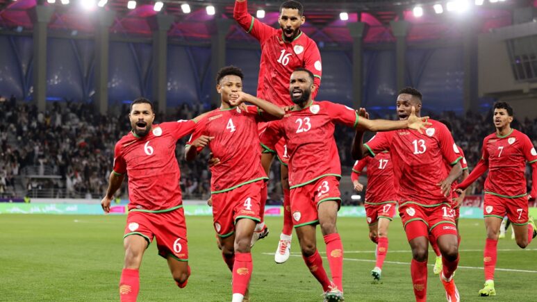 بـ10 لاعبين.. منتخب عمان يهزم السعودية ويتأهل إلى نهائي «خليجي 26»