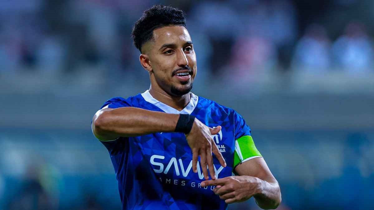 عرض "خارج التوقعات" للنجم السعودي سالم الدوسري.. الهلال أم 30 مليون سنوياً؟
