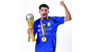 أحمد جشك خلال تتويج النصر بكأس السوبر الإماراتي القطري. من المصدر