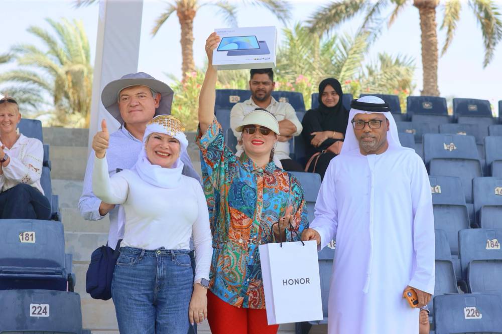 فرج يشيد بالشراكة الاستراتيجية بين «دبي للهجن» والرعاة
