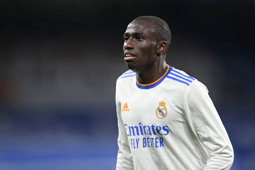 ريال مدريد يفتقد جهود مندي وألابا بسبب الإصابات
